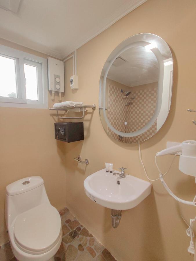 Bed and Breakfast Joe'S Castle Sagbayan Esterno foto
